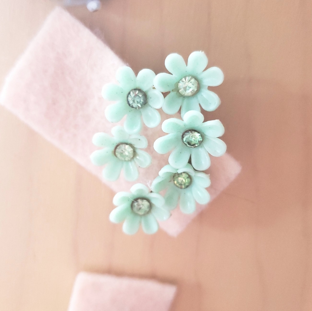 Vintage mint green daisy clip on earrings